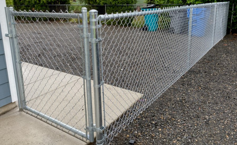 single chain link gate